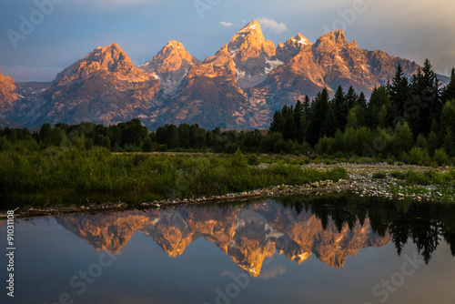 Murais de parede Sunrise from Schwabachers landing in the Grand Teton National Park in Wyoming