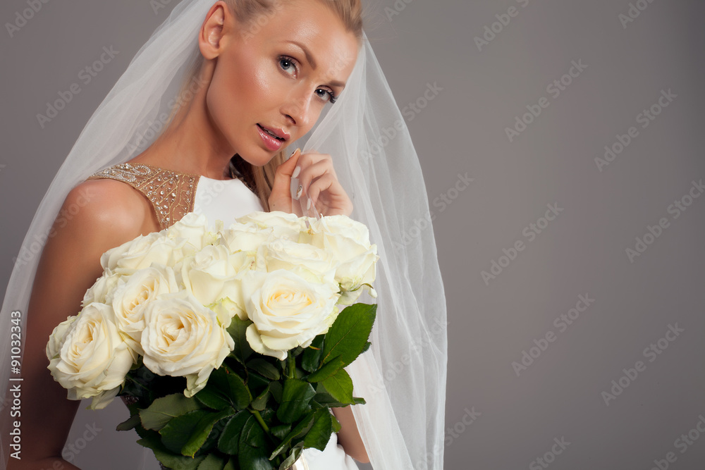 Naklejka premium Romantic blonde lady posing in studio.