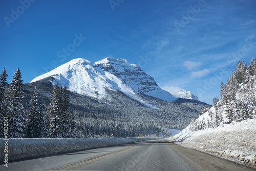 Obraz na płótnie empty road in winter at Banff National Park Canada
