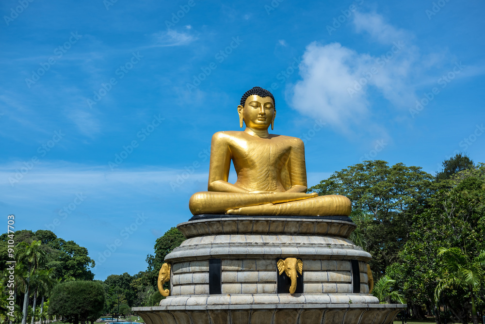 Fototapeta premium Beautiful landscape and golden buddha statue in Viharamahadevi Park, Colombo, SriLanka