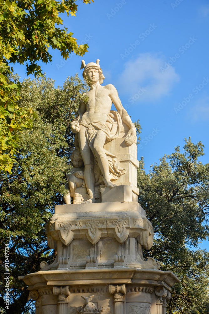 Statut sur l'alée de l'Arc de Triomphe à Barcelone