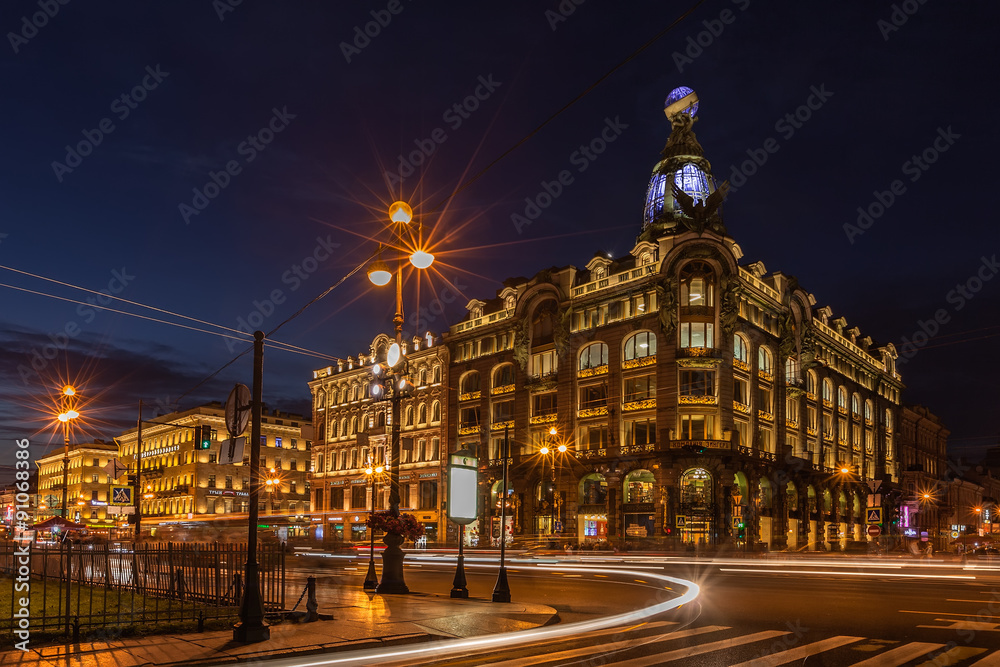 Naklejka premium House of Books (Singer House) on Nevsky Prospect at night illumi