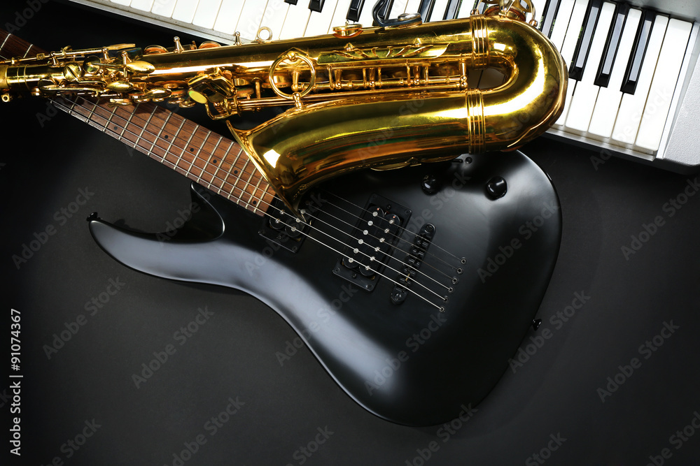 Obraz premium Musical instruments on dark background