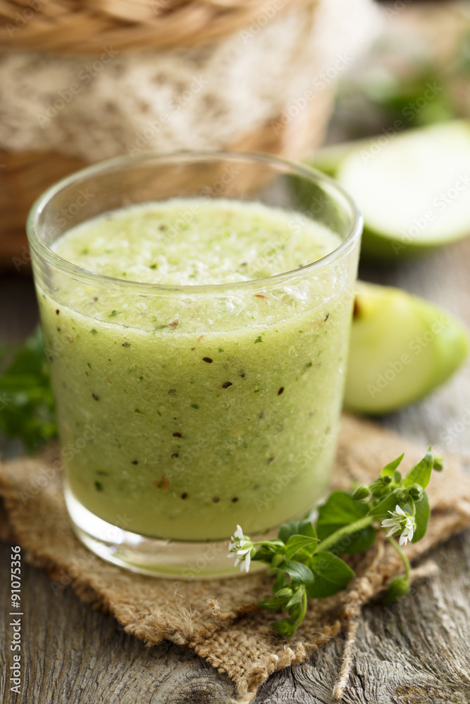 Apple, kiwi and cucumber smoothie Apple, kiwi and cucumber smoothie