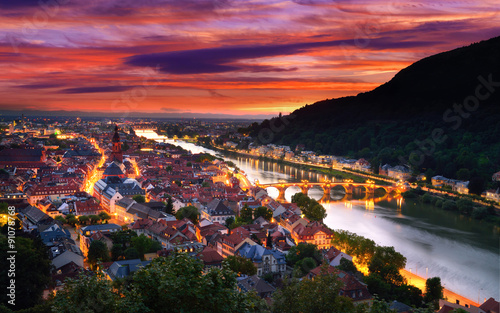 Stadt Heidelberg im leuchtenden Abendrot