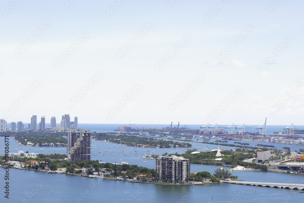 Obraz premium Aerial image of Miami waterfront
