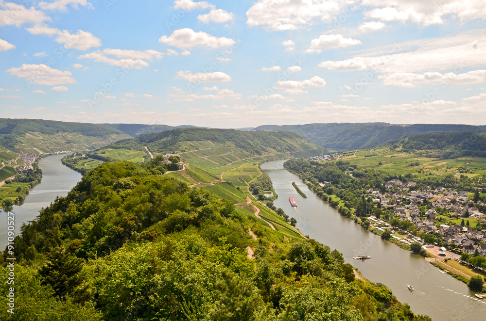 Obraz premium View to river Moselle and Marienburg Castle near village Puenderich - Mosel wine region in Germany