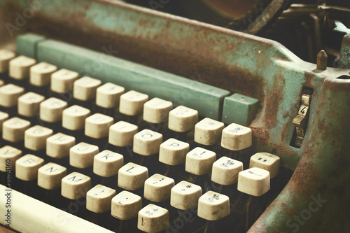 zabytkowa-maszyna-do-pisania