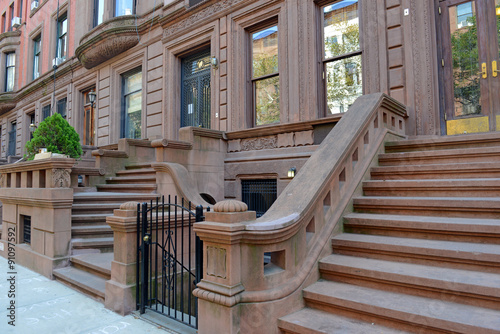 Fotografie Brownstone apartment building facade, New York