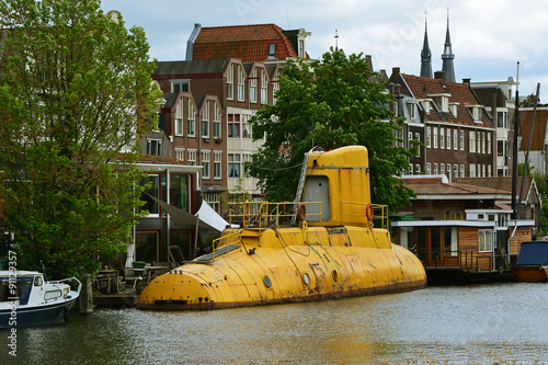 YELLOW SUBMARINE AMSTERDAM CANAL