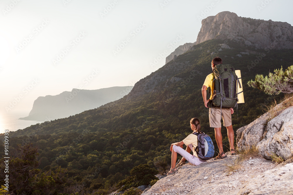 Fototapeta premium Couple looking at sunset from mountain