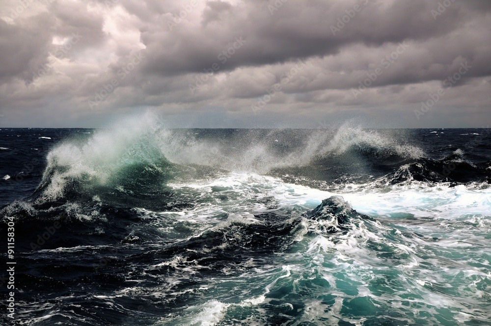Fototapeta premium fala morska w Oceanie Atlantyckim podczas burzy