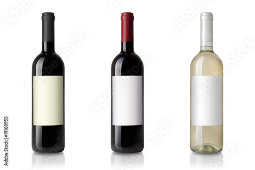 Wein Flasche isoliert auf weißem Hintergrund mit Etikett