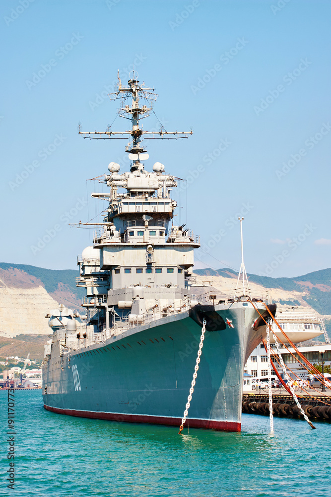 Naklejka premium Soviet cruiser Mikhail Kutuzov in dock