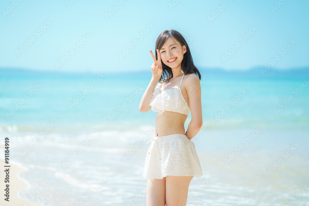 ビーチ・若い女性 ビーチ・若い女性