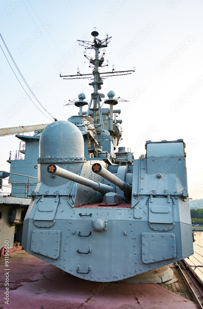 100 mm universal cannons SM-5-1S in cruiser Mikhail Kutuzov
