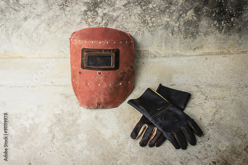 Welding mask and gloves