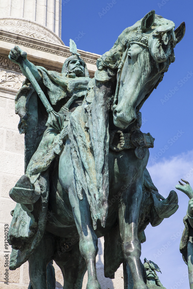 Obraz premium Arpad Statue at the Base of the Heroes Square Column in Budapest