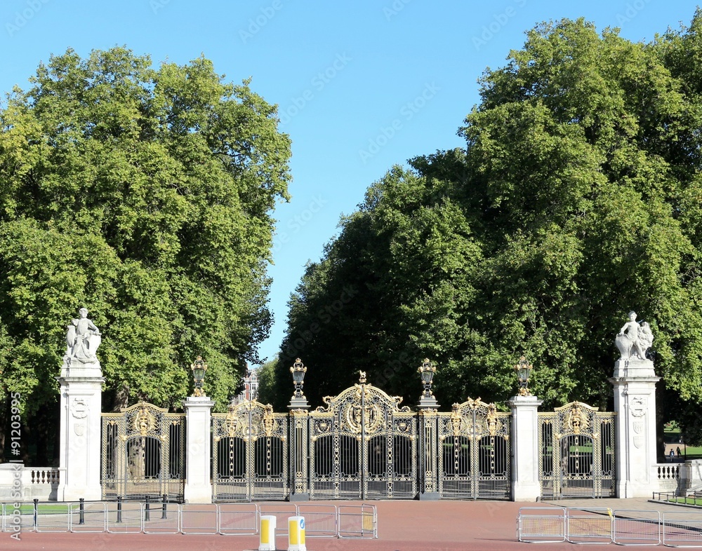 Obraz premium Canada Gate - an entrance to the Green Park, London