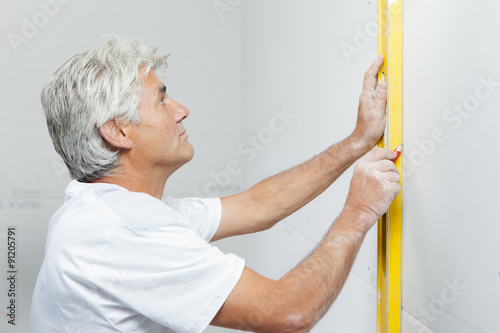 Checking wall with a spirit level