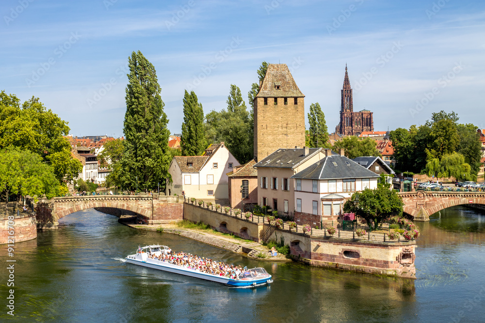 Strassburg, Gedeckte Brücken mit Blick auf das Straßburger Münster 