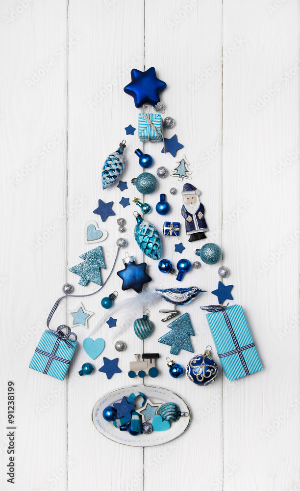 Weihnachtsbaum in blau, weiß und türkis als Dekoration Stock-Foto | Adobe  Stock
