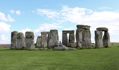 Tableau sur plexiglas  Stonehenge is a prehistoric monument. One of the most famous sites in the world, Stonehenge is the remains of a ring of standing stones set within earthworks.  © takranik