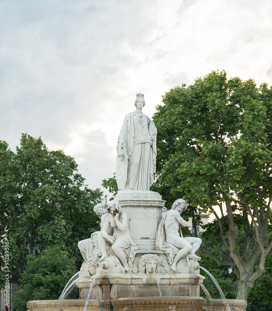 fontaine de Nîmes