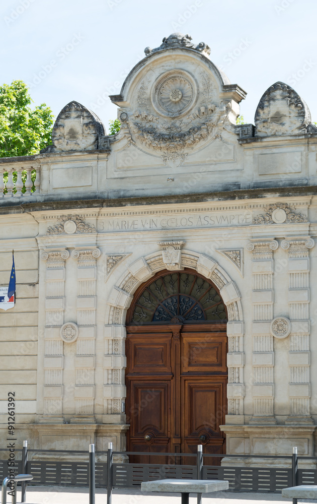 Grandes portes en bois