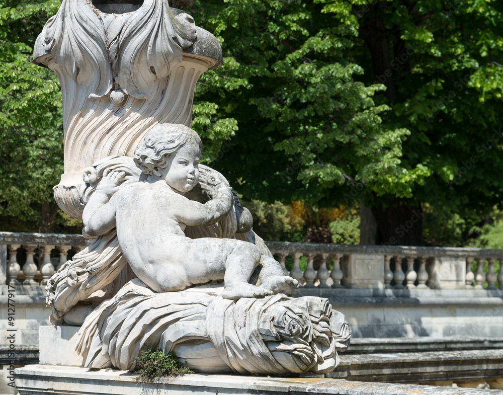 Statue aux jardins de la fontaine