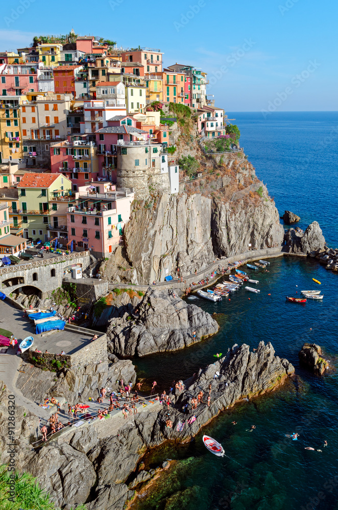 Foto Stock Manarola, Cinque Terre (Italian Riviera, Liguria) portrait  format | Adobe Stock