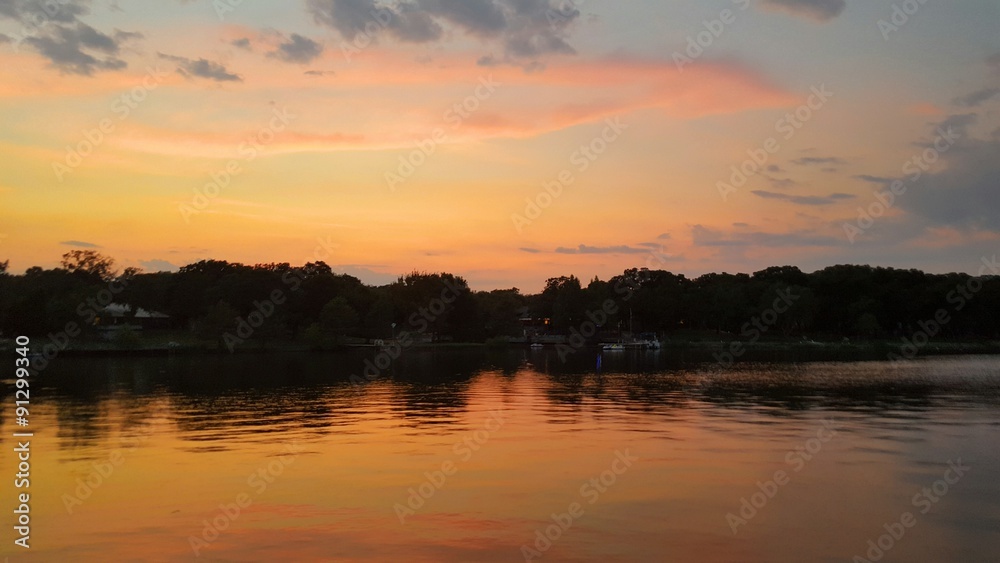 Lake sunset 09134