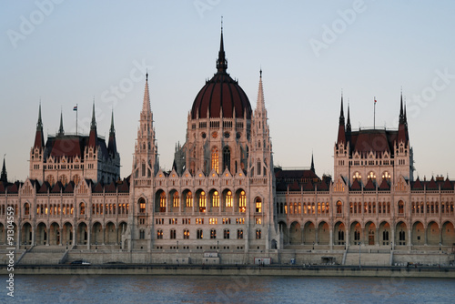 Parlamentsgebäude, Budapest, am Pester Donauufer