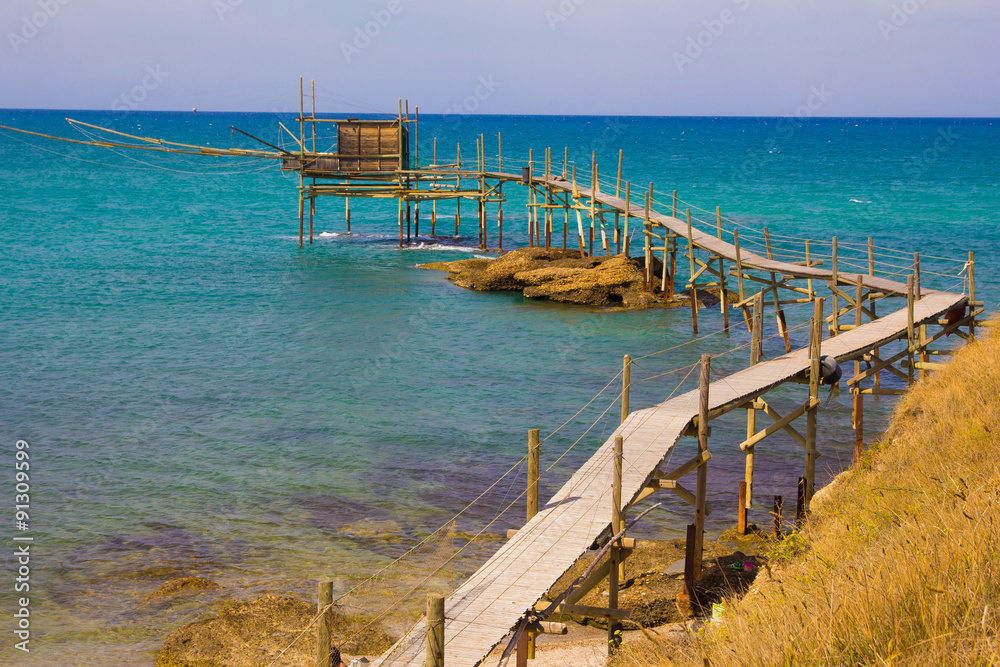 Fototapeta premium Trabocco nella spiaggia di spiaggia di Mottagrossa