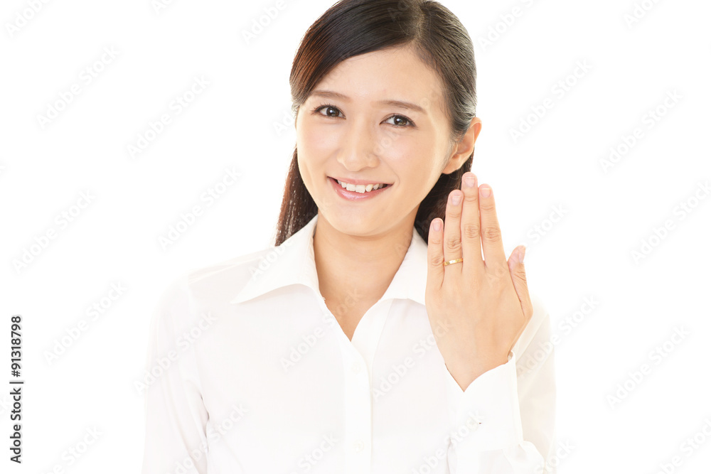指輪と女性 指輪と女性