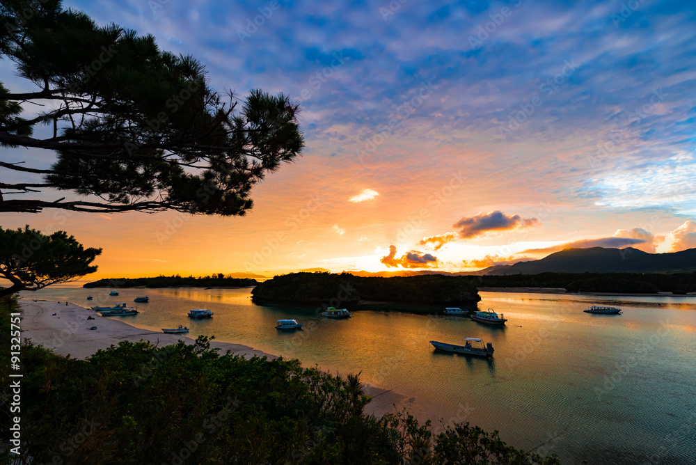 Fototapeta premium Sunrise, sea, landscape. Okinawa, Japan, Asia.