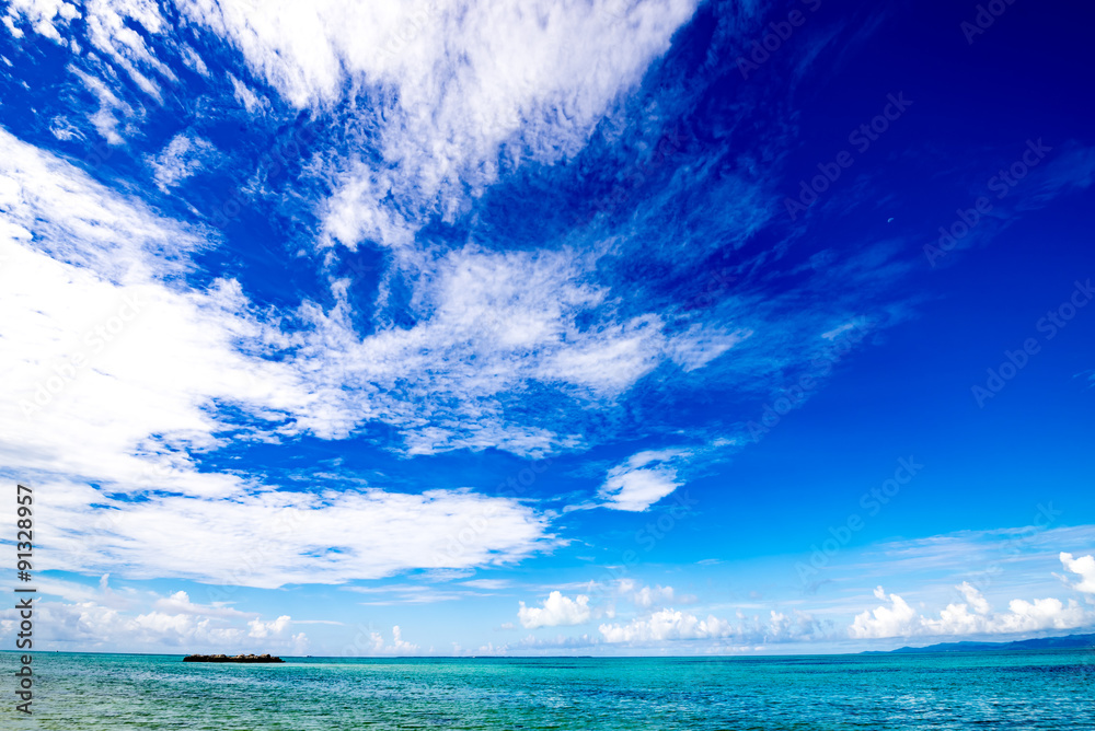 Obraz premium Sea, sky, landscape. Okinawa, Japan, Asia.