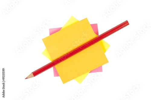 Klebezettel und Stift