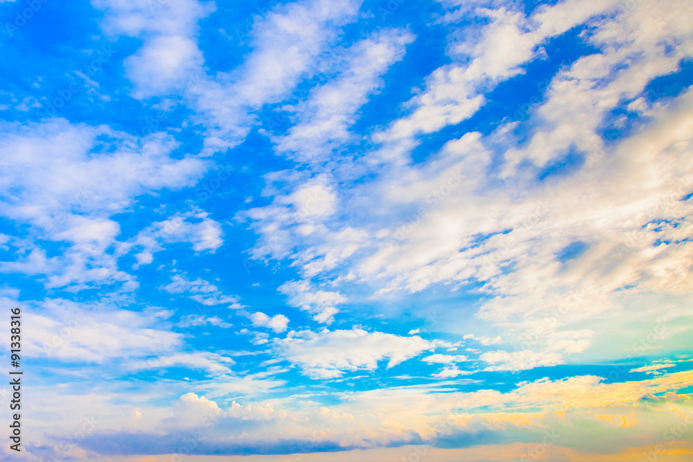 Obraz premium cloudy blue sky