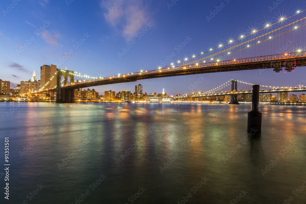 Fototapeta premium Most Brooklyński i Manhattan most w nocy