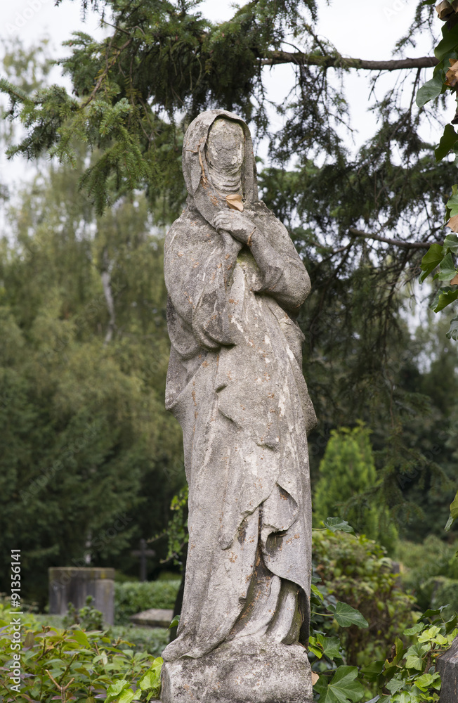 Madonnenfigur verwittert Madonnenfigur verwittert