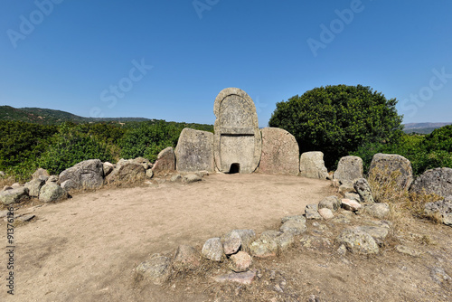 Sardinien - Tomba di Gigante photo