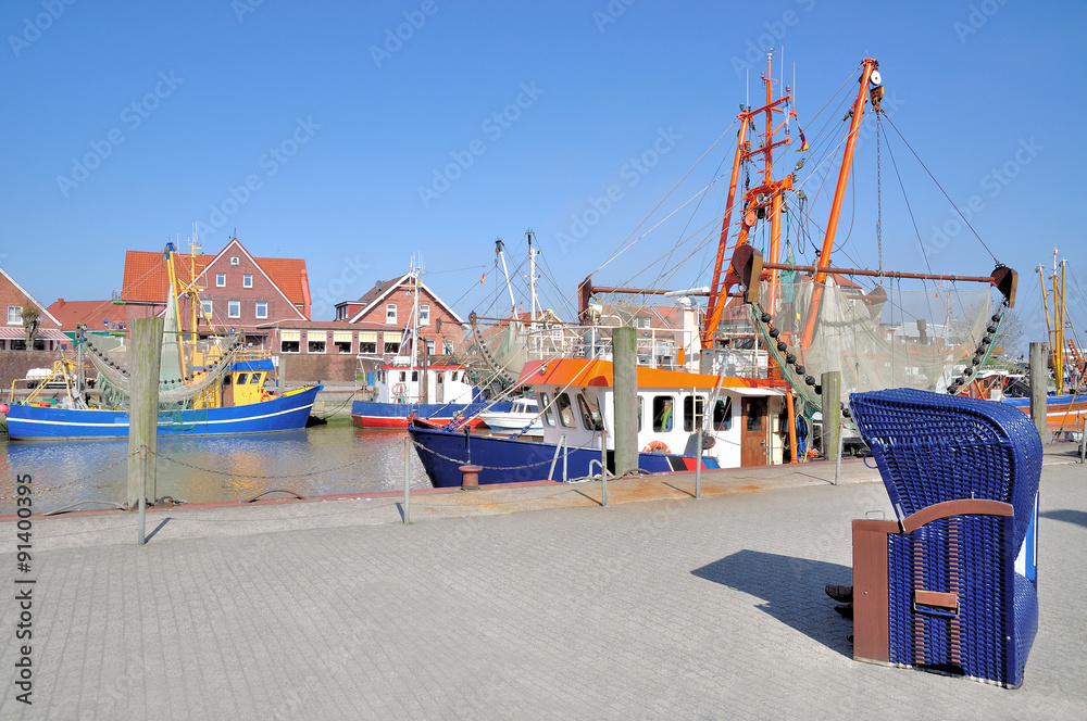 Krabbenkutter im Fischereihafen von Neuharlingersiel,Ostfriesland,Nordsee,Deutschland