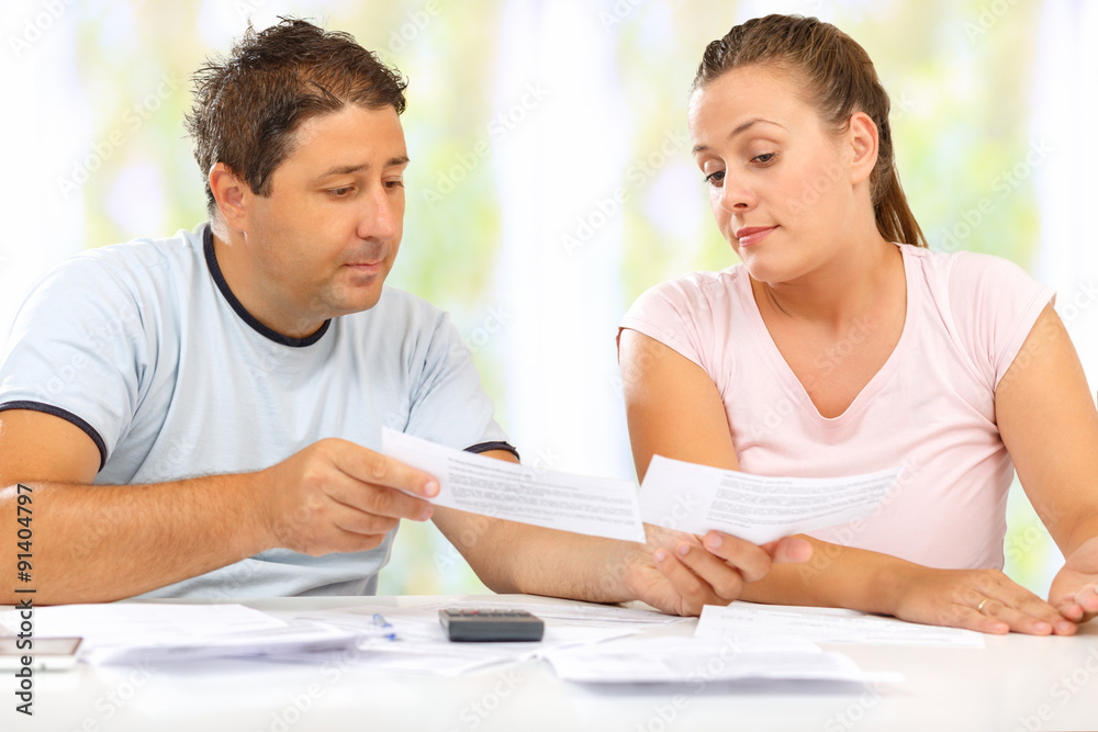 Fototapeta premium Man and woman discussing their home economy 