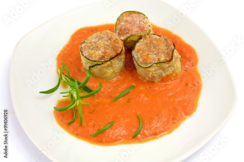 roladki z mięsa mielonego zawijane w cukinię