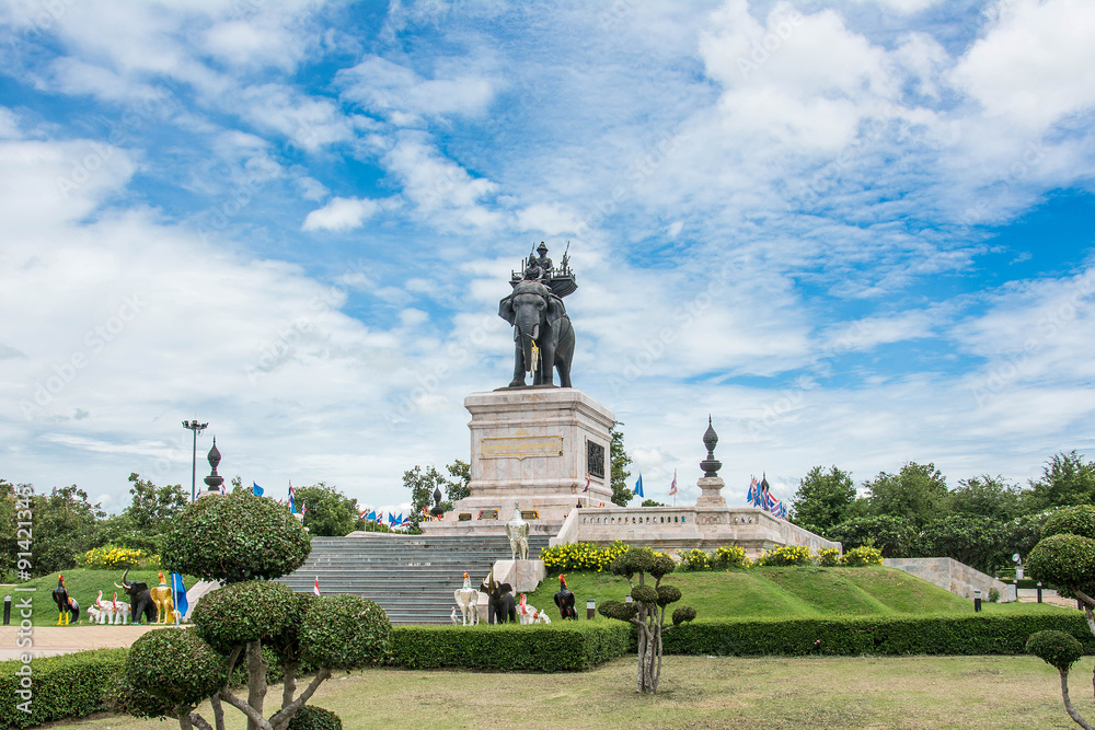   the Don Chedi monument. The royal monument of King Naresuan the Great  were built to commemorate the victory over the Burmese troops.