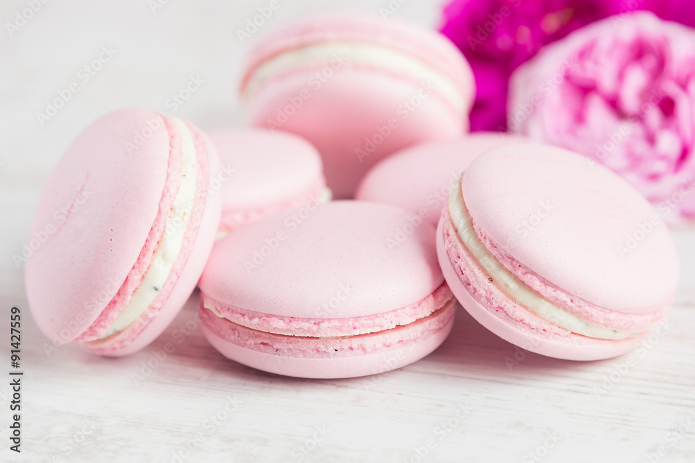 Obraz premium Gentle pink macaroons with rose