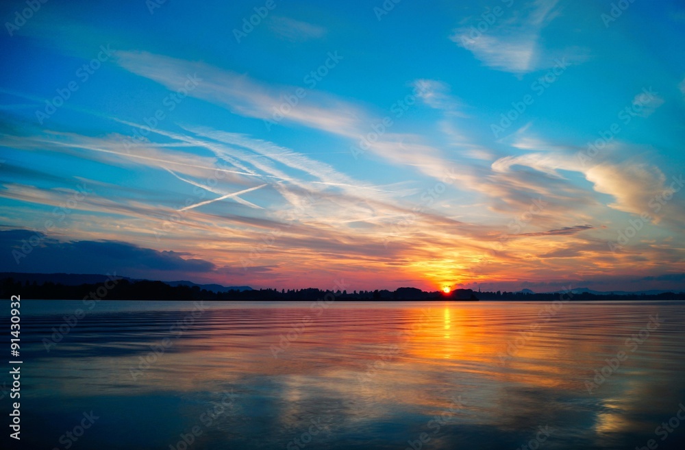 Sonnenuntergang mit schöner Wolkenstimmung Bodensee