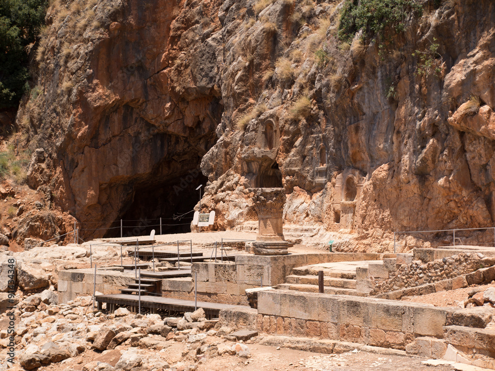 Ταπετσαρία Architectural antiquities in natural reservation of Hermon river