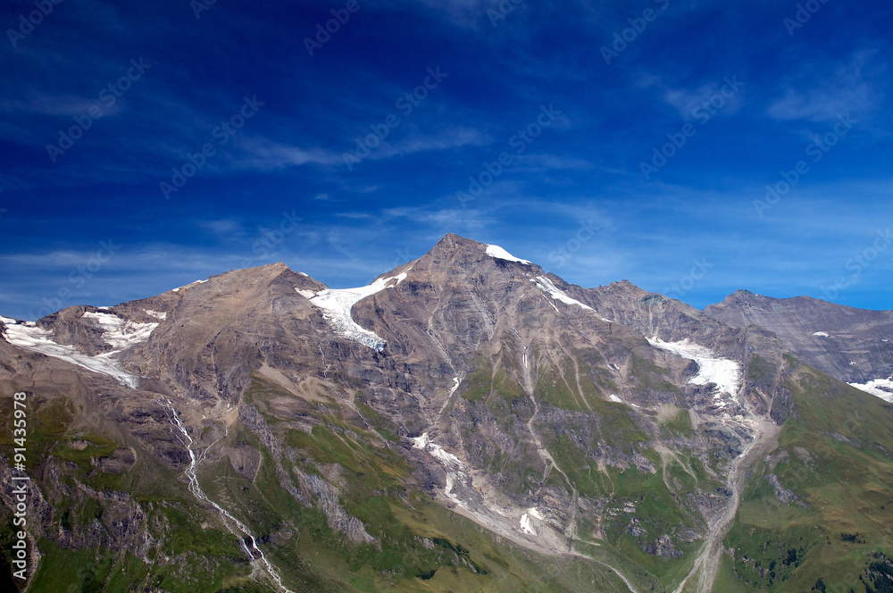 Fototapeta premium Großglockner Bergmassiv im Sommer